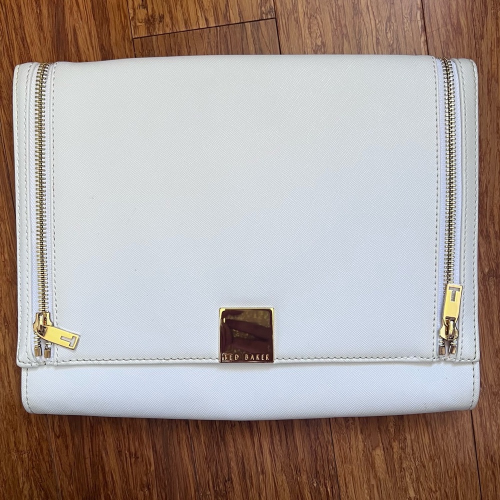 Women’s white clutch
